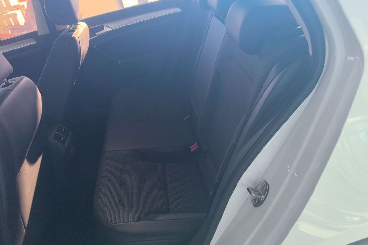 大众 高尔夫 2019款 1.6L 自动舒适型 国V中控内饰7001