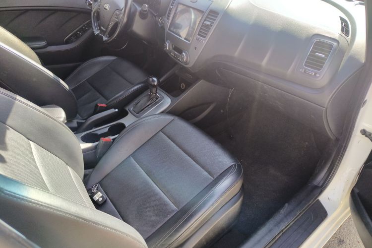 起亚K3 2015款 1.6L 自动DLX局部细节9012