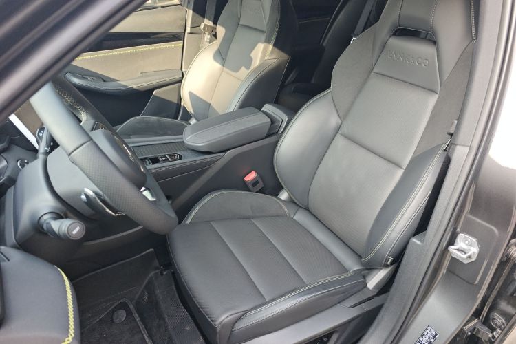 领克03 2025款 2.0TD DCT冠军版Pro局部细节19