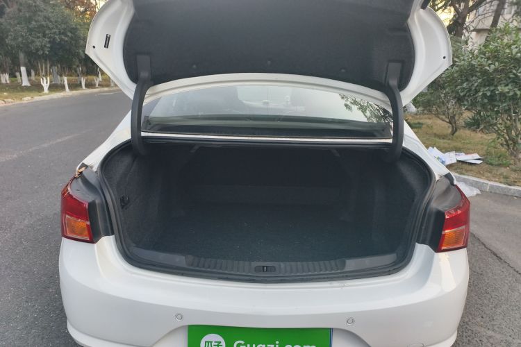 别克 威朗 2019款 三厢 15S 自动进取型局部细节23