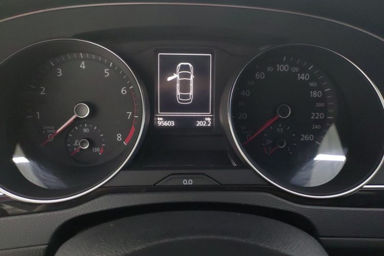 大众 迈腾 2017款 330TSI DSG 豪华型中控内饰15