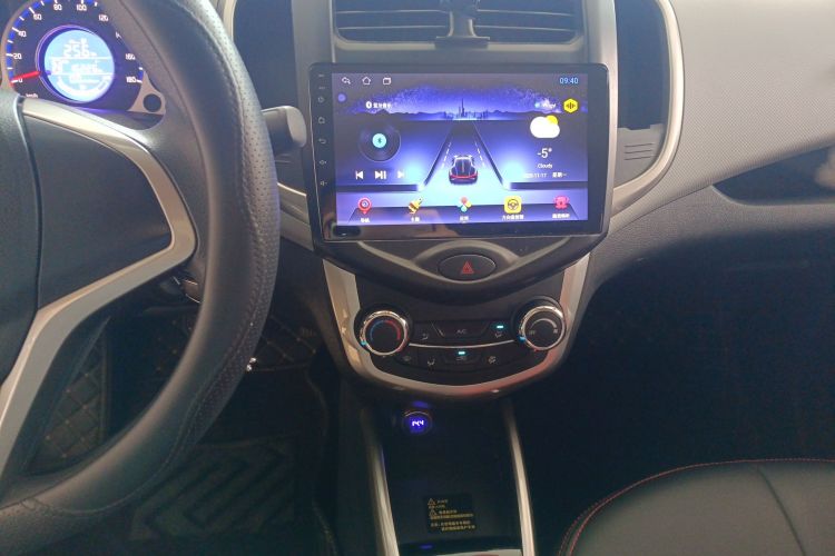 长安欧尚 奔奔E-Star 2021款 国民版 心悦版 磷酸铁锂（31.86kWh）中控内饰7003