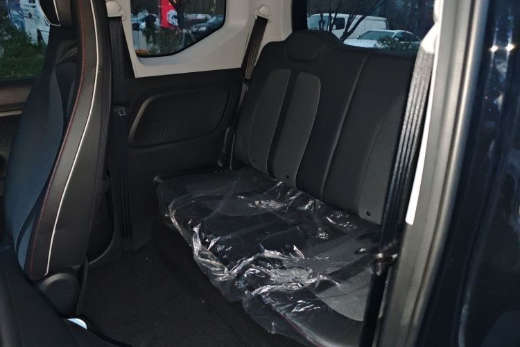 五菱汽车 宏光MINIEV 2022款 GAMEBOY 200km 玩咖款 磷酸铁锂中控内饰7004