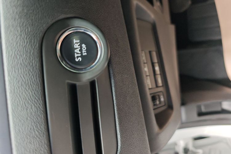 雪铁龙 C4世嘉 2016款 1.6THP 自动旗舰型中控内饰7005