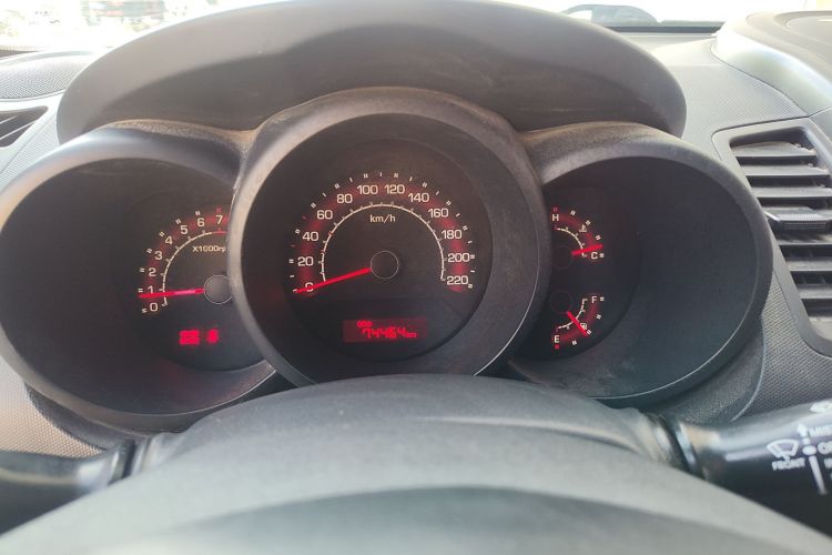 起亚 秀尔 2013款 1.6L MT GL中控内饰15