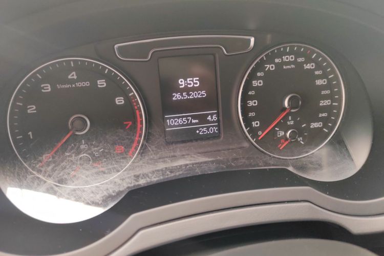 奥迪Q3 2018款 30周年年型 30 TFSI 时尚型中控内饰15