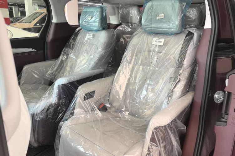 别克GL8 2023款 Avenir艾维亚 六座贤礼版中控内饰7001