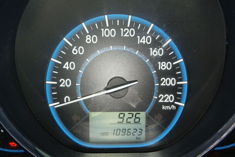 丰田 威驰 2014款 1.3L 手动超值版中控内饰15