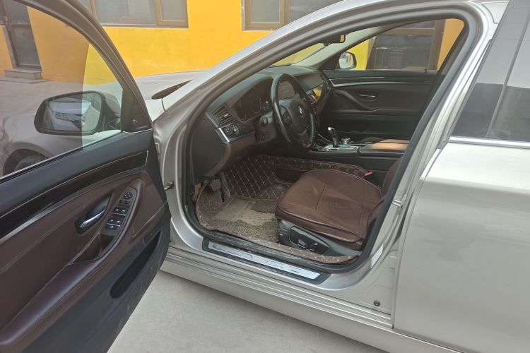 宝马5系 2014款 525Li 豪华设计套装中控内饰7002