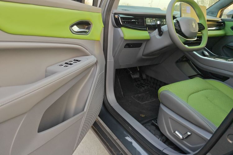 睿蓝汽车 睿蓝7 2023款 605km 猎光中控内饰7004