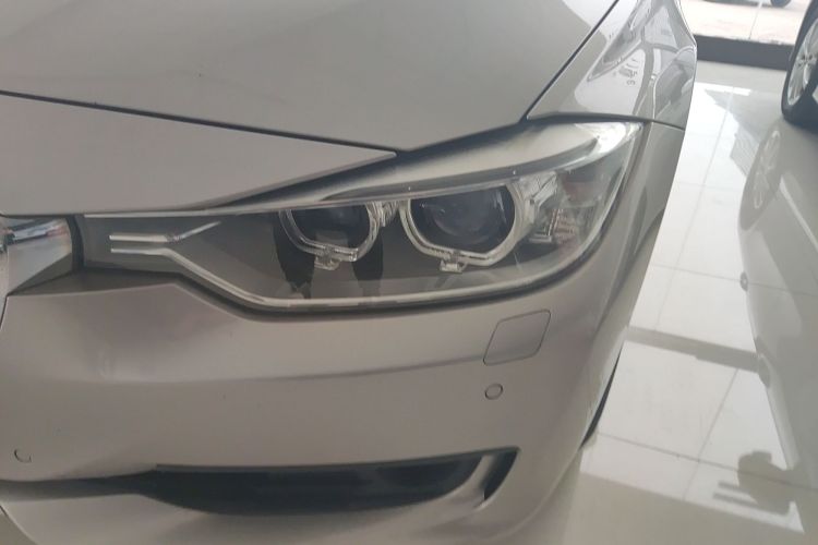 宝马3系 2015款 320i 超悦版时尚型局部细节36