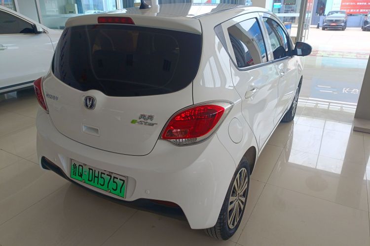 长安欧尚 奔奔E-Star 2021款 国民版 心悦版 磷酸铁锂（31.86kWh）车身外观6003