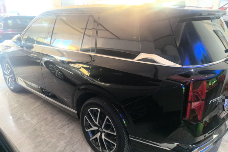 广汽传祺 传祺GS8 2022款 双擎系列 2.0TM 四驱尊贵版 （七座）车身外观6005