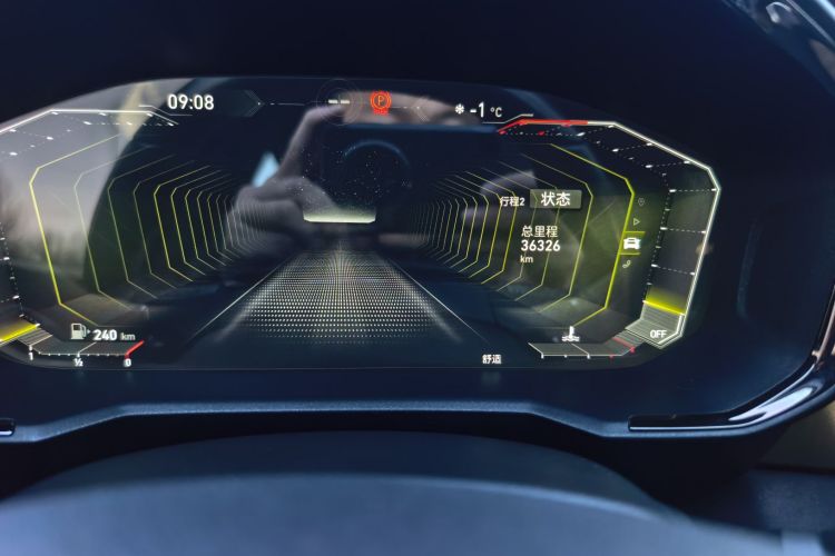 领克01 2021款 2.0TD 四驱暗夜版中控内饰15
