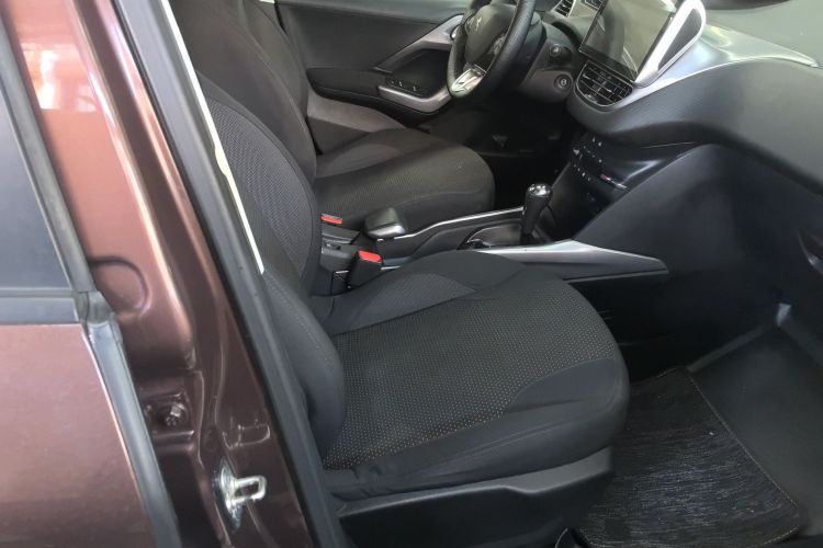 标致2008 2014款 1.6L 自动时尚版局部细节41