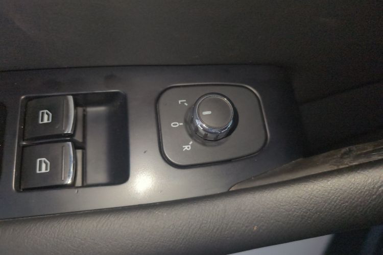 哈弗H6 2018款 红标 运动版 1.5T 自动两驱精英型中控内饰7004