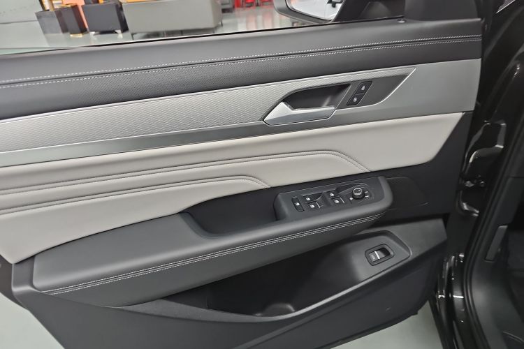 大众 揽巡 2025款  330TSI 豪华巡逸 众享款中控内饰7004