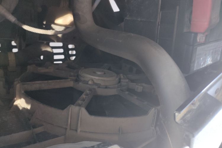 比亚迪S6 2014款 2.0L 手动豪华型 5座局部细节9009