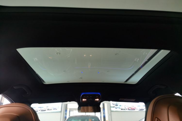 奔驰E级 2025款 E 260 L中控内饰7012