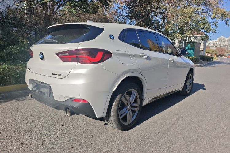 宝马X2 2023款 sDrive25i M运动曜夜版车身外观6004