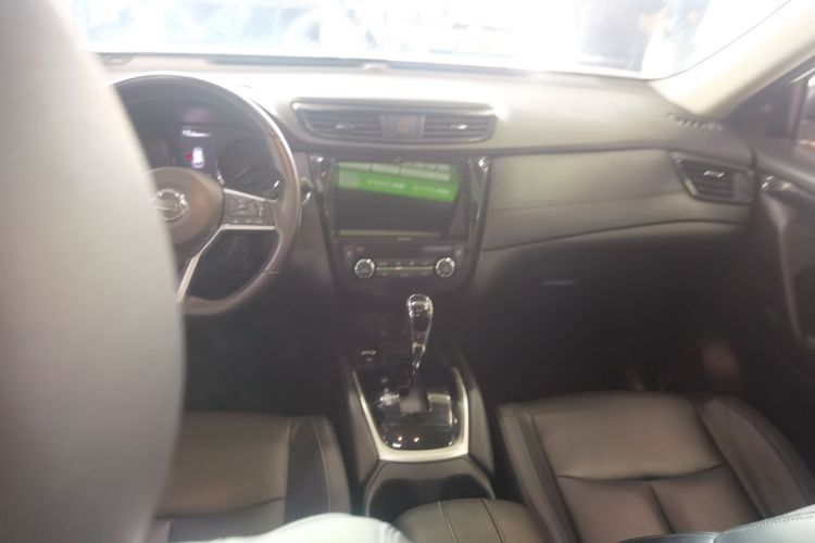 日产 奇骏 2019款 2.0L CVT舒适版 2WD中控内饰7003