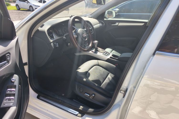 奥迪A4L 2015款 35 TFSI 自动标准型中控内饰7001