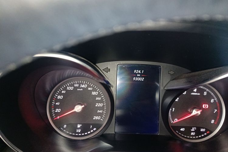 奔驰C级 2016款 C 200 运动版中控内饰15