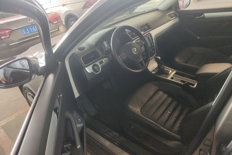 大众 帕萨特 2013款 2.0TSI DSG御尊版中控内饰7002