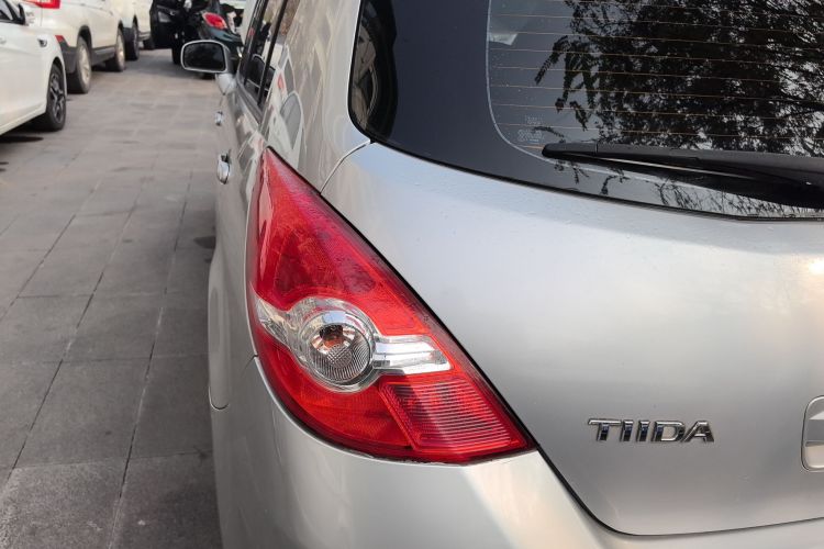 日产 骐达TIIDA 2011款 1.6L CVT舒适型局部细节9007