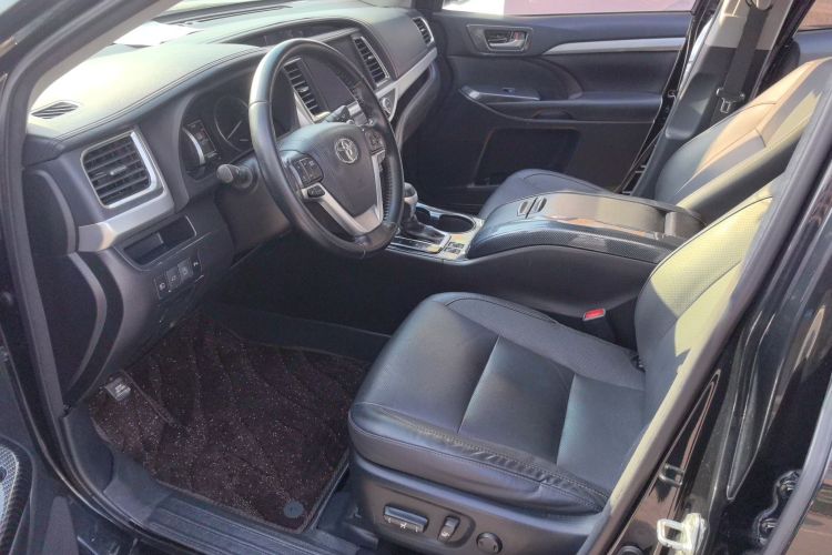 丰田 汉兰达 2018款 2.0T 两驱尊贵版 7座 国VI中控内饰7002