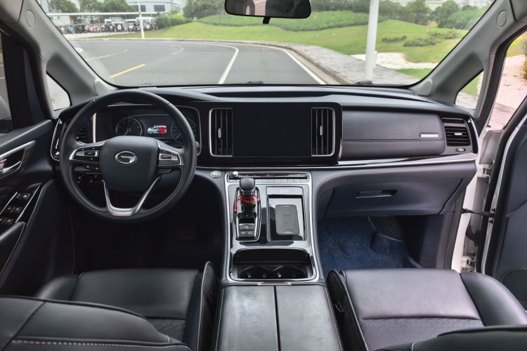 广汽传祺 传祺M8 2023款 领秀系列 390T 豪华版中控内饰7012