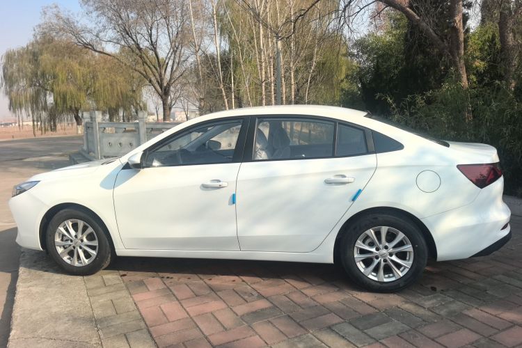 荣威i5 2023款 1.5L 手动舒享版车身外观6005