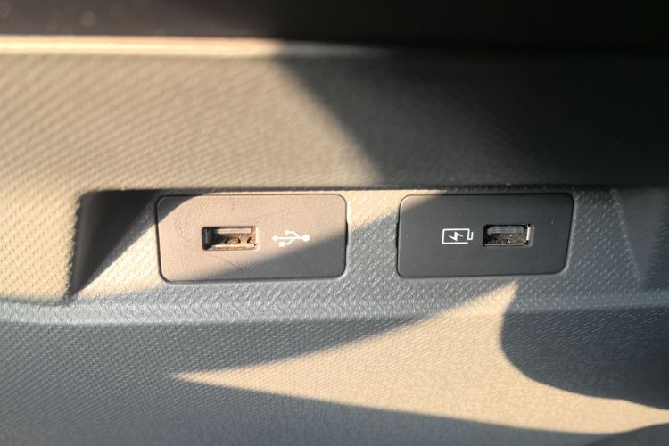 吉利银河 2024款 熊猫mini 200km 耐力熊中控内饰7004