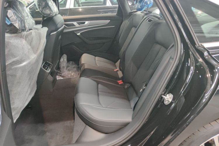 奥迪A6L 2025款 改款 40 TFSI 豪华动感型中控内饰7001