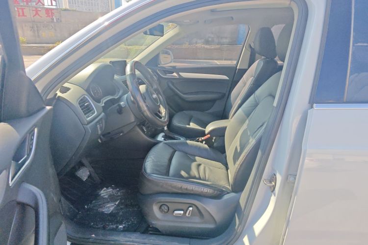 奥迪Q3 2018款 30周年年型 30 TFSI 时尚型局部细节19