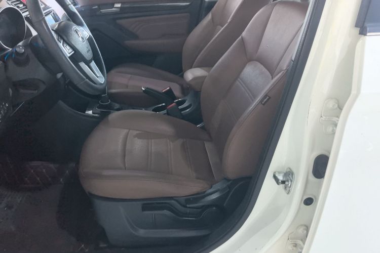 北汽威旺S50 2016款 1.5T CVT乐动豪华型局部细节19