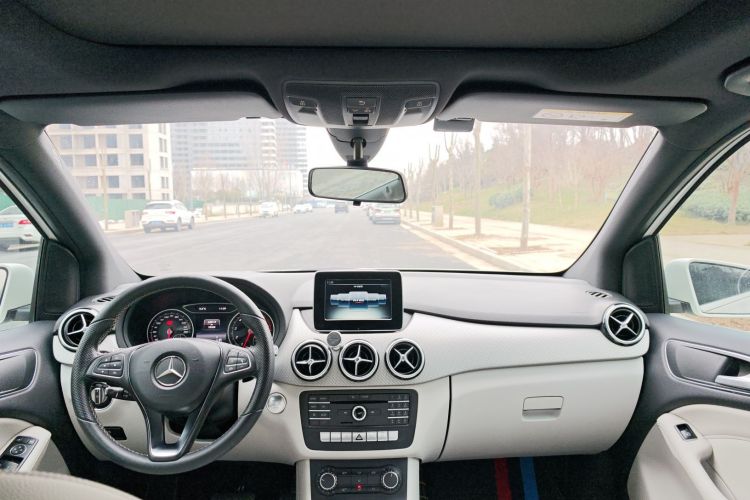 奔驰B级 2015款 B 200 动感型中控内饰7002