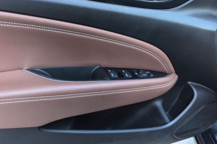 别克 君威 2020款 552T 豪华型中控内饰7004