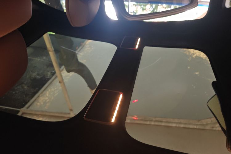 奔驰E级 2023款 E 300 L 运动时尚型局部细节22