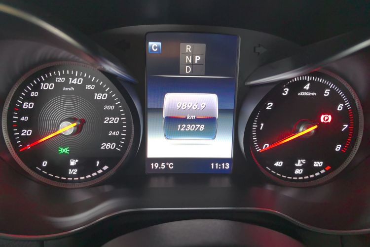 奔驰GLC 2019款 GLC 260 L 4MATIC 动感型中控内饰15