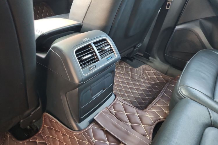 奥迪Q5 2011款 2.0TFSI 技术型局部细节9007