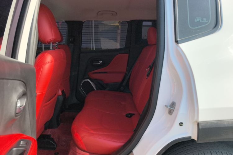 Jeep 自由侠 2018款 互联大屏版 180T 自动动能版+中控内饰7001