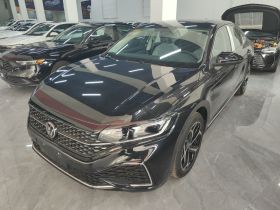 大众 帕萨特 2025款 出众款 330TSI 星空精英版