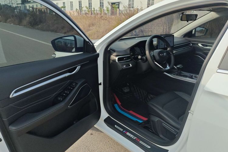 吉利汽车 帝豪 2023款 第4代冠军版 1.5L CVT尊贵型中控内饰7003