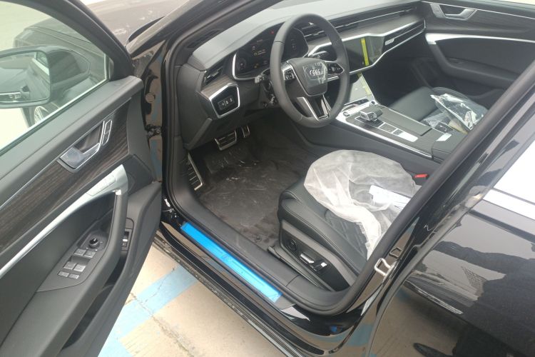 奥迪A6L 2025款 45 TFSI quattro 臻选动感型中控内饰7002