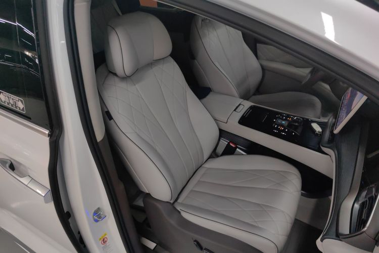 腾势D9 2022款 DM-i 970 四驱旗舰型局部细节41