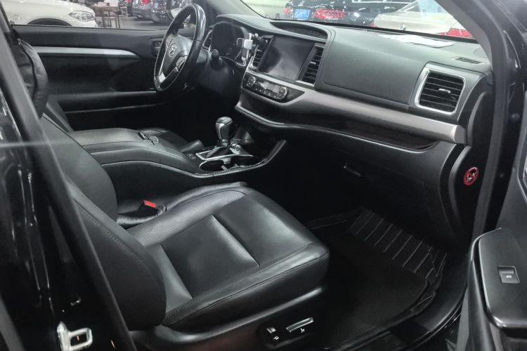 丰田 汉兰达 2018款 2.0T 四驱尊贵版 7座 国V车身外观6010