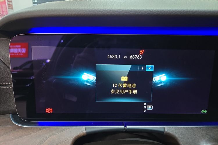 奔驰E级 2021款 E 300 L 尊贵型中控内饰15