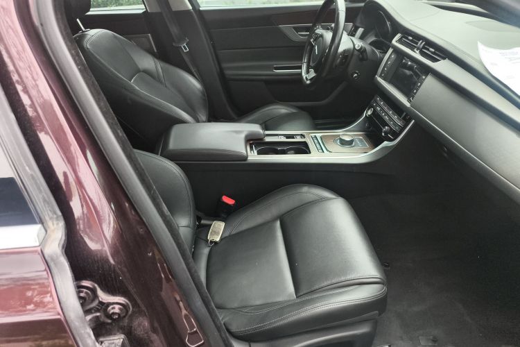 捷豹XFL 2017款 XFL 2.0T 200PS 风华版局部细节41