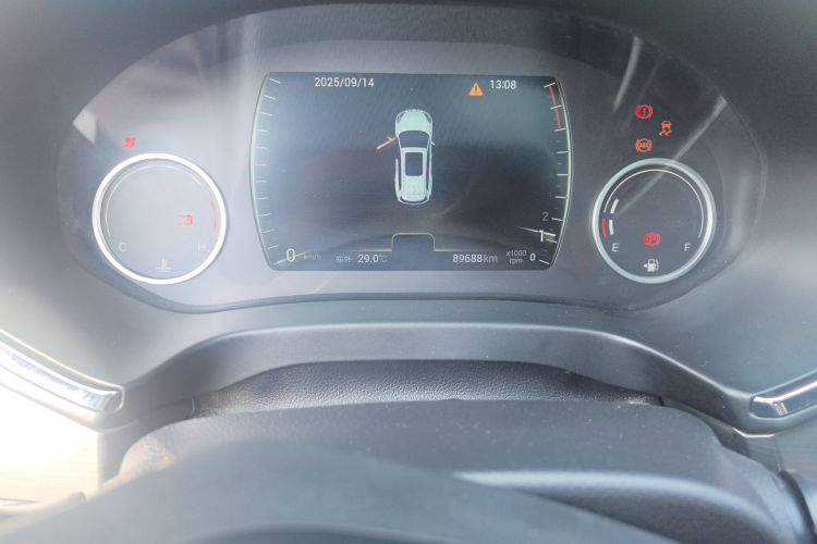 奇瑞 瑞虎8 2018款 1.5TCI 手动尊贵型 7座中控内饰15